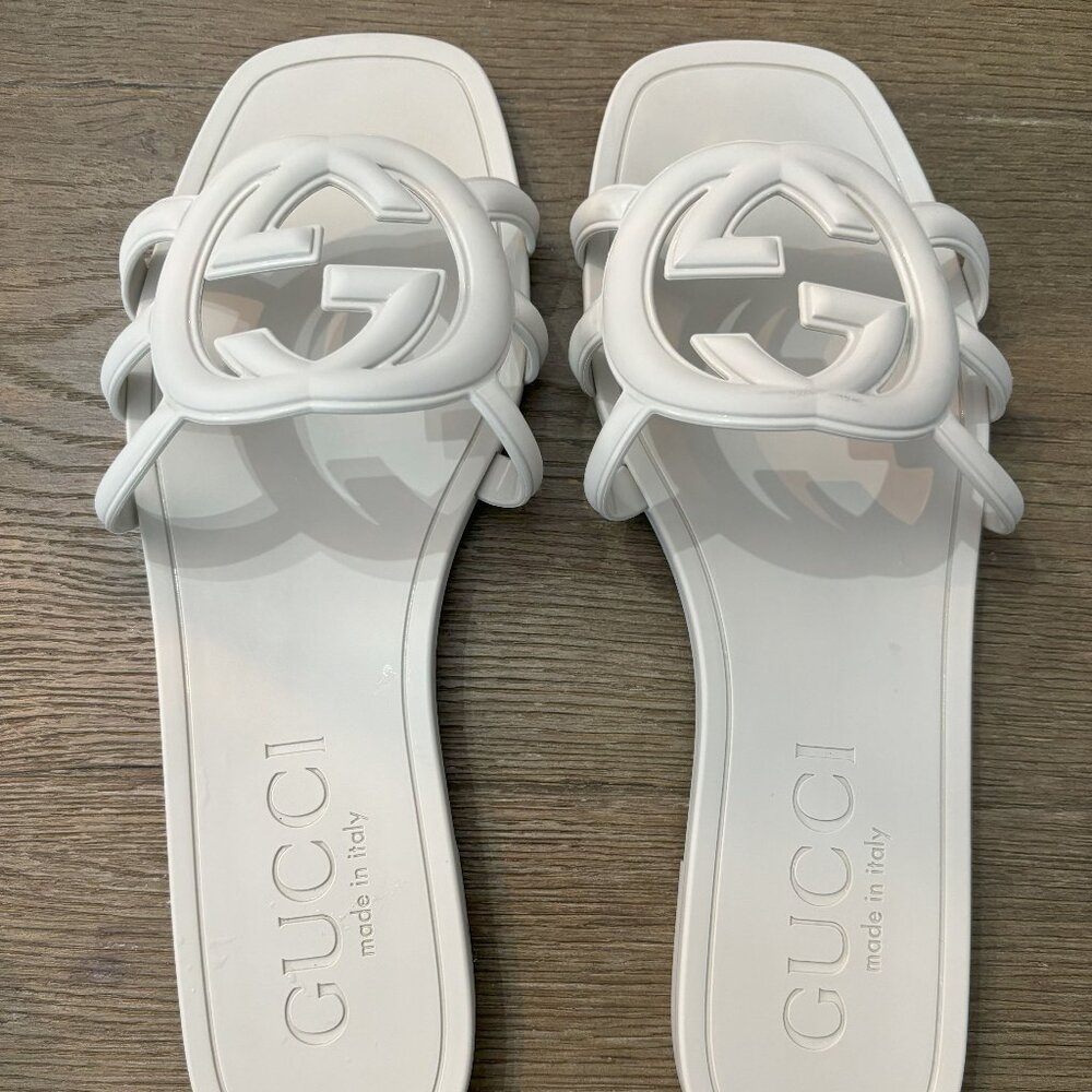 Gucci Women's Interlocking G slide sandal size 39